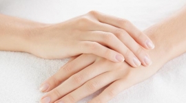 5 cách chăm sóc móng tay khỏe đẹp