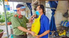 Giám đốc Công an An Giang chỉ đạo công tác phòng, chống dịch tại thị trấn Long Bình, huyện An Phú