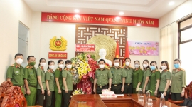 Công an An Giang chúc mừng 91 năm Ngày thành lập Hội Liên hiệp Phụ nữ Việt Nam