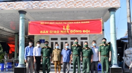 Bộ CHQS tỉnh Kiên Giang hỗ trợ xây dựng và bàn giao 20 căn nhà nghĩa tình đồng đội
