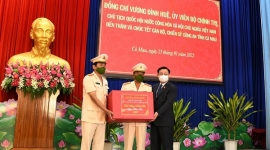 Chủ tịch Quốc hội Vương Đình Huệ viếng thăm Khu tưởng niệm Chủ tịch Hồ Chí Minh tại Cà Mau