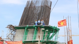 Công nhân tất bật thi công đại công trình cầu Mỹ Thuận 2 sau Tết Nguyên đán