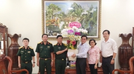 Tiền Giang thăm, chúc mừng Bệnh viện Quân y 120 nhân Ngày Thầy thuốc Việt Nam