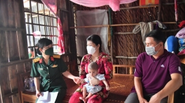 Hội phụ nữ cơ sở Bộ Chỉ huy quân sự Kiên Giang trao yêu thương đến trẻ em mồ côi do dịch COVID-19