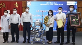 Công ty Cổ phần Tập đoàn Masan trao tặng vật tư y tế cho tỉnh Long An