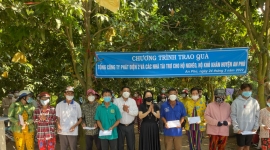 EVNGENCO2 trao 100 phần quà cho người dân khó khăn trên địa bàn huyện An Phú