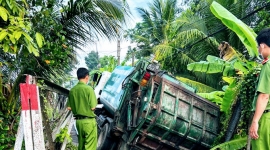 Cần Thơ: Xe tải chở rác 15 tấn làm sập cầu Thủy Lợi
