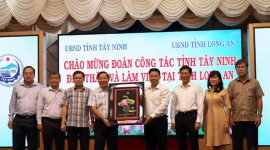 Đoàn công tác tỉnh Tây Ninh thăm và làm việc tại tỉnh Long An