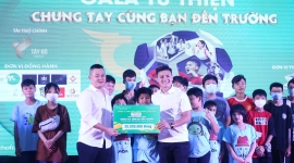 Cần Thơ: Áo của tuyển thủ Quang Hải đấu giá được 400 triệu đồng, hỗ trợ trẻ em mồ côi