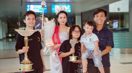 Hoa hậu Doanh nhân Việt Nam Toàn cầu Võ Thị Ngọc Giàu được chào đón nồng nhiệt khi vừa xuống sân bay Cần Thơ