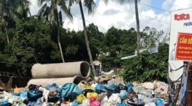Cần Thơ: Quận Bình Thuỷ ngày lễ, Công nhân đô thị Cần Thơ cật lực thu gom rác tồn đọng