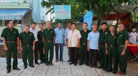Hội cựu chiến binh phường An Phú ra quân cải tạo khuôn viên xanh và trao học bổng tiếp sức các cháu đến trường