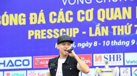 Ca sĩ Duy Khoa “cháy hết mình” tại khai mạc Vòng Chung kết Press Cup 2023