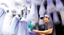 Làng nghề đan lưới Thơm Rơm đón mùa nước nổi