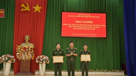 Đảng ủy Bộ đội Biên phòng tỉnh Kiên Giang tổ chức trao bằng khen cho các tập thể và cá nhân