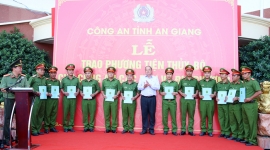 Công an tỉnh An Giang tổ chức trao phương tiện giao thông cho công an các đơn vị, địa phương