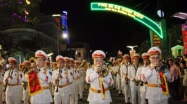 Đặc sắc chương trình nghệ thuật do Đoàn Nghi lễ CAND biểu diễn tại Bến Ninh Kiều