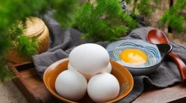 Vì sao trứng ngỗng khó ăn?