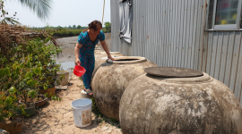 Khoảng 12.000 hộ dân tại Cà Mau tắm giặt, rửa chén bằng nước mặn