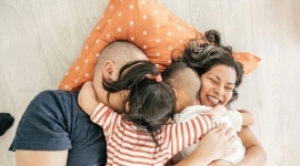 Vì sao cha mẹ nên ôm con mỗi ngày ?