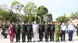 Phó Chủ tịch Quốc hội Trần Quang Phương thăm, chúc Tết Trung đoàn CSCĐ Tây Nam Bộ