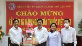 Lãnh đạo Thành ủy Cần Thơ thăm và chúc mừng Bệnh viện Đa khoa thành phố nhân ngày Thầy thuốc Việt Nam