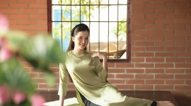 Hoa khôi Huỳnh Thúy Vi duyên dáng với tà áo dài