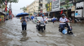 Cần Thơ: Nhiều tuyến đường bị ngập do mưa lớn