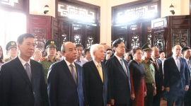 Vĩnh Long: Chủ tịch nước Nguyễn Xuân Phúc dâng hương tưởng niệm cố Chủ tịch Hội đồng Bộ trưởng Phạm Hùng