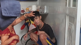 Kiên Giang: Giải cứu nam thanh niên nghi ngáo đá đứng vắt vẻo trên nóc bệnh viện