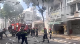 Video: Cháy lớn tại nhà dân trong quận Ninh Kiều, TP Cần Thơ