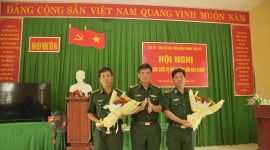 Bộ đội Biên phòng Kiên Giang: Bàn giao chức trách, nhiệm vụ đồn trưởng đồn Biên phòng và đối thoại dân chủ