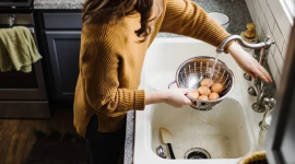 Có nên rửa trứng không, bảo quản thế nào cho đúng?