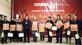 Gia đình Việt Nam mang xuân yêu thương về với người nghèo Pá Lau - Yên Bái