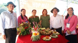 Cần Thơ: Phụ nữ Ninh Kiều gói bánh lá dừa tặng tân binh lên đường nhập ngũ