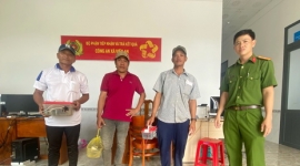 Cà Mau: Có 9 hộ dân huyện Ngọc Hiển tự nguyện giao nộp thiết bị xung điện