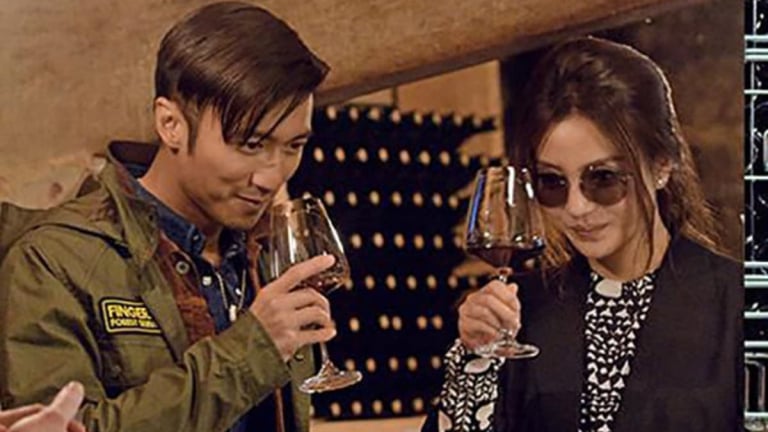 Triệu Vy bất ngờ hỏi Tạ Đình Phong khi anh đang say: 'Anh có nghĩ Vương Phi thua kém Trương Bá Chi không?' Câu trả lời của sao nam đầy cảm xúc