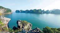 Quảng Ninh xem xét triển khai hệ thống cảnh báo dông, lốc trên Vịnh Hạ Long và Bái Tử Long