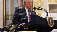 Cận cảnh món quà ‘có một không hai’ Tim Cook tặng Tổng thống Trump