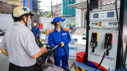 Giá xăng tiếp tục tăng mạnh