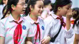 Thầy - trò cả nước rộn ràng bước vào năm học mới