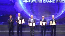 Giải VinFuture 2023 trị giá 3 triệu USD cho phát minh pin mặt trời và pin Lithium-ion