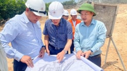 Đôn đốc nhà thầu tăng tốc thi công để hoàn thành 4 dự án truyền tải điện trọng điểm trong tháng 6/2024