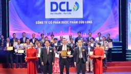 Dược Cửu Long đón nhận danh hiệu Top 10 Doanh nghiệp phát triển vững mạnh năm 2024