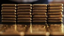 Giá vàng thế giới lấy lại mốc 3.300 USD
