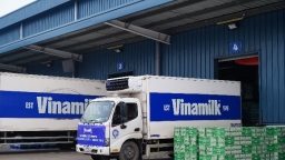 Vinamilk hỗ trợ 550.000 sản phẩm sữa, nước cho trẻ em, người dân vùng bão lũ