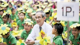 Thầy Nguyễn Xuân Khang: Trường Marie Curie sẽ nhận nuôi các cháu Làng Nủ ăn học đến năm 18 tuổi