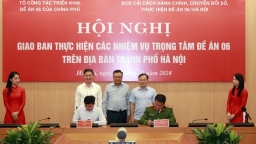 Nhiều tiện ích mới khi kết hợp VNeID và iHanoi