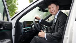 Hyundai Thành Công bàn giao xe Santa Fe bản cao nhất cho HLV tuyển Việt Nam Kim Sang-sik