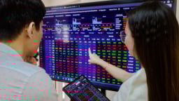 Nhóm Vingroup kéo VN-Index tăng phiên thứ 6 liên tiếp 